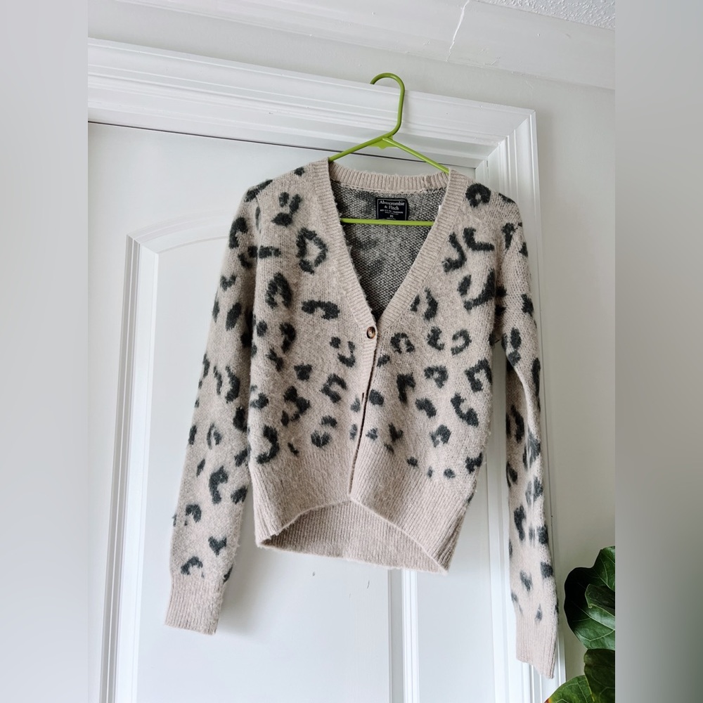 NWT! Abercrombie Cropped Leopard Cardigan
